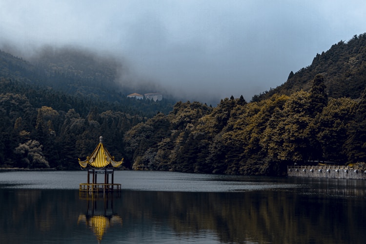 庐山旅游穿什么衣服,庐山旅游穿什么衣服好插图