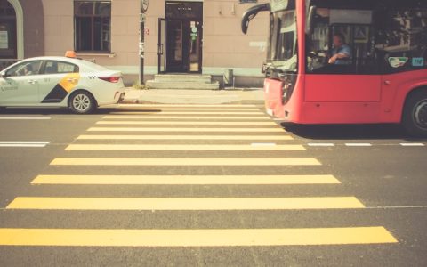 旅游大巴司机辛苦吗,旅游大巴车司机月薪多少