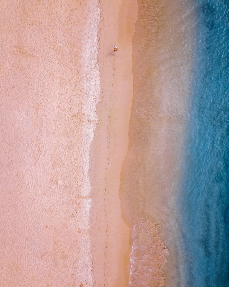 去海边旅游,去海边玩的文案题目怎么写插图