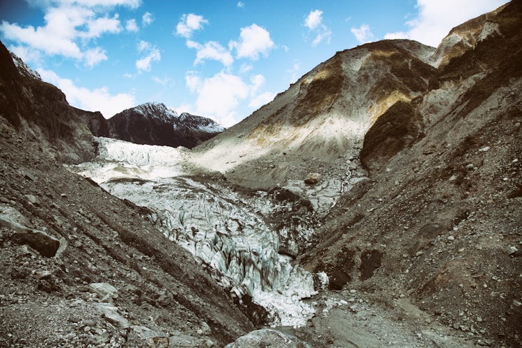 打造冰雪旅游度假胜地和冰雪经济高地,打造冰雪旅游目的地插图