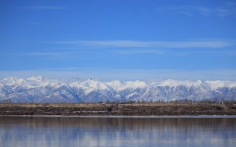 伊塞克湖水面海拔高度1600余米,伊克塞湖旅游景点介绍