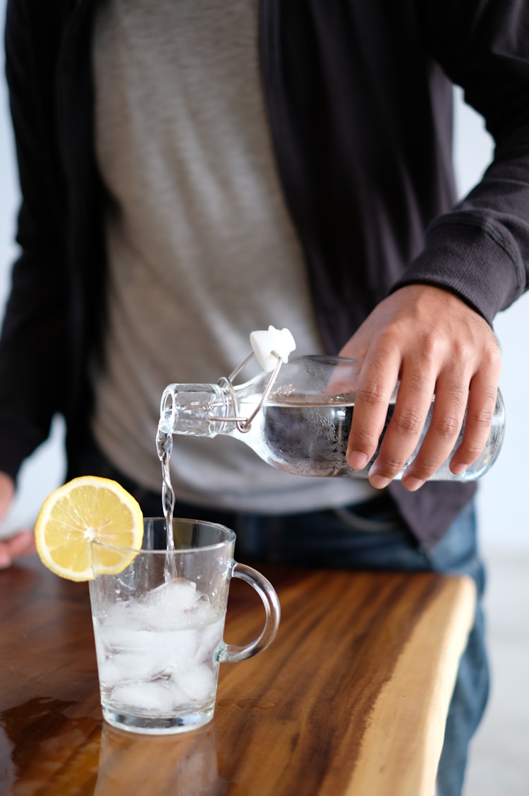 老人用的水杯,送老人水杯是什么意思插图