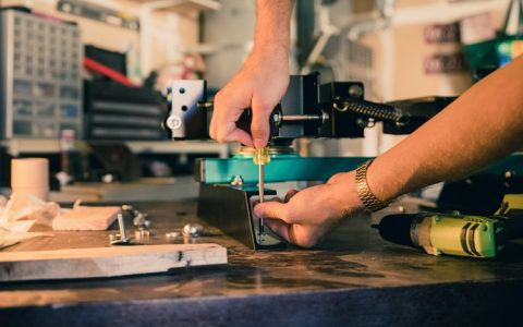 公交司机和旅游司机哪个累,公交司机和旅游司机哪个好