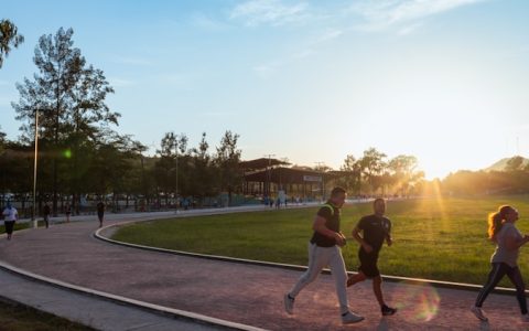 慢跑鞋和旅游鞋区别,2020慢跑鞋推荐