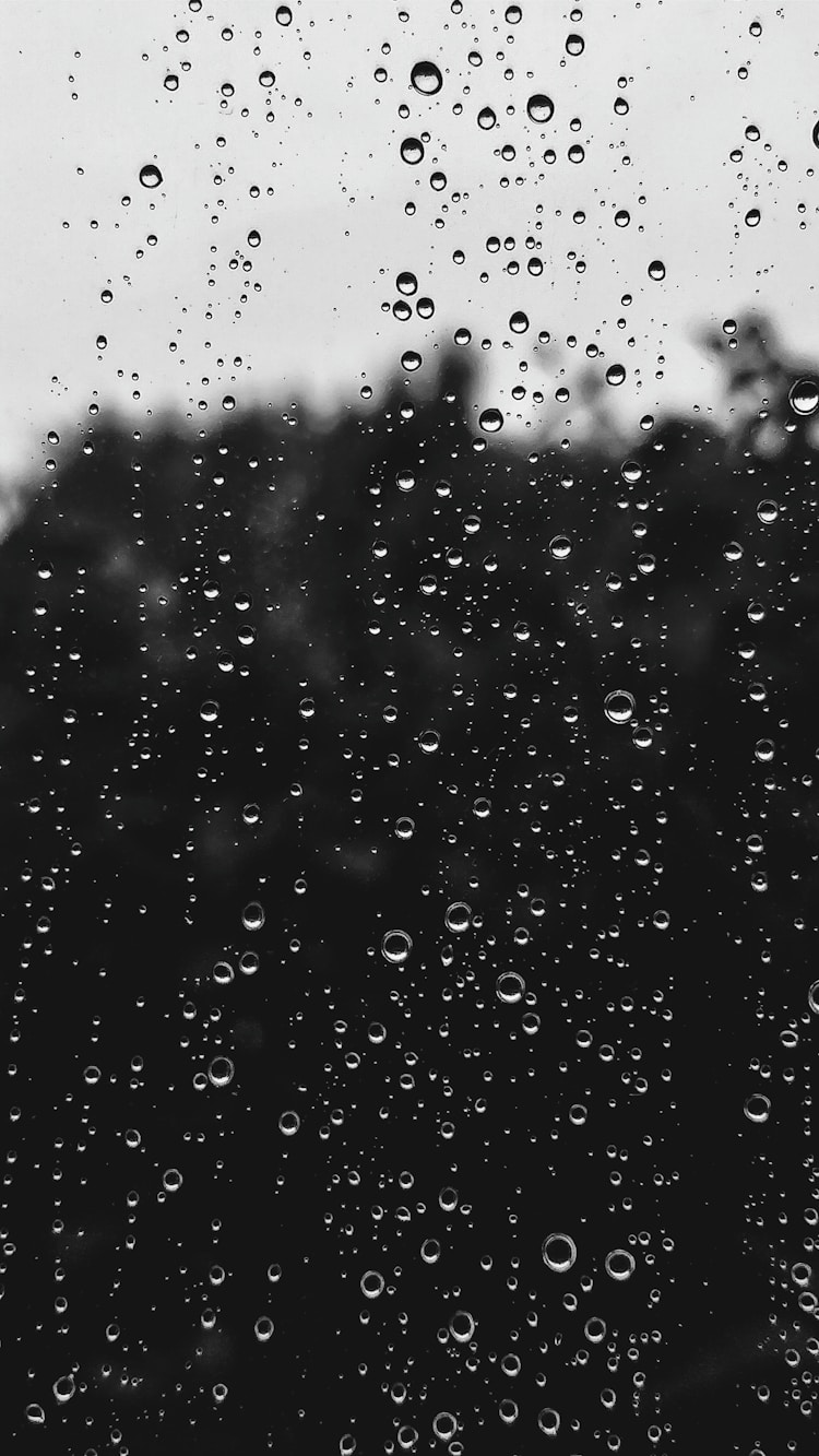 晚上下班下雨的说说心情短语,下雨的朋友圈说说心情短语插图2